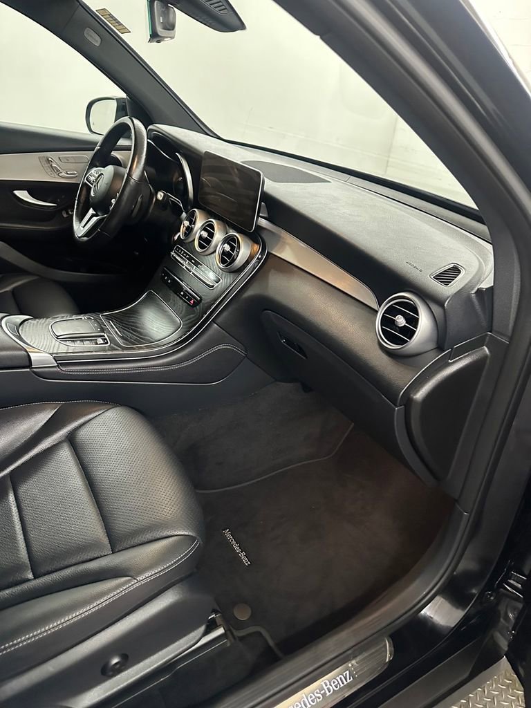Used 2021 Mercedes-Benz GLC 300 4MATIC image 33
