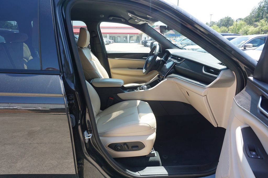 Used 2023 Jeep Grand Cherokee Limited AWD/4WD image 15