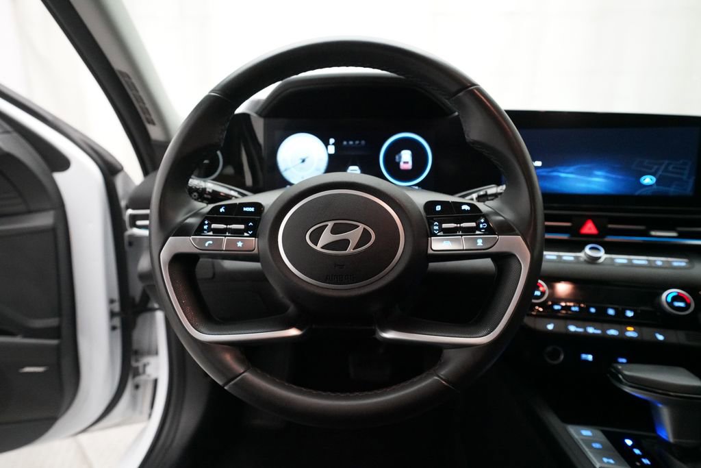 Used 2024 Hyundai Elantra Limited FWD image 4