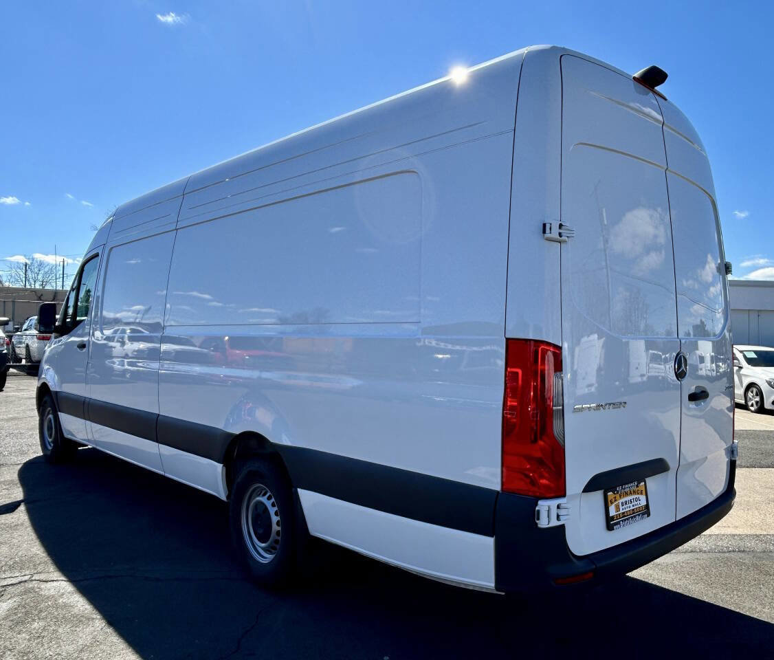 Used 2025 Mercedes-Benz Sprinter 2500 image 5