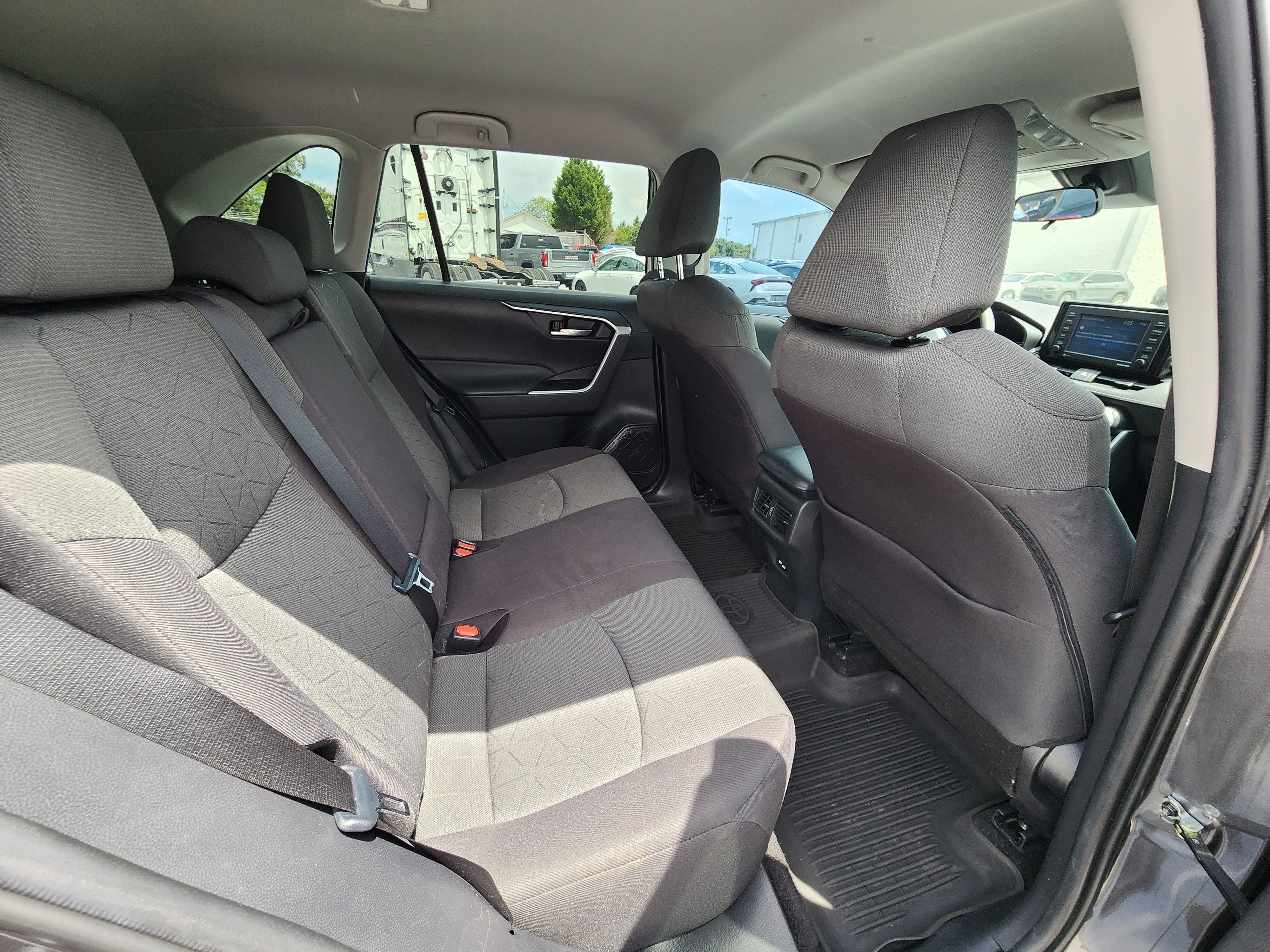 Used 2021 Toyota RAV4 XLE FWD image 12