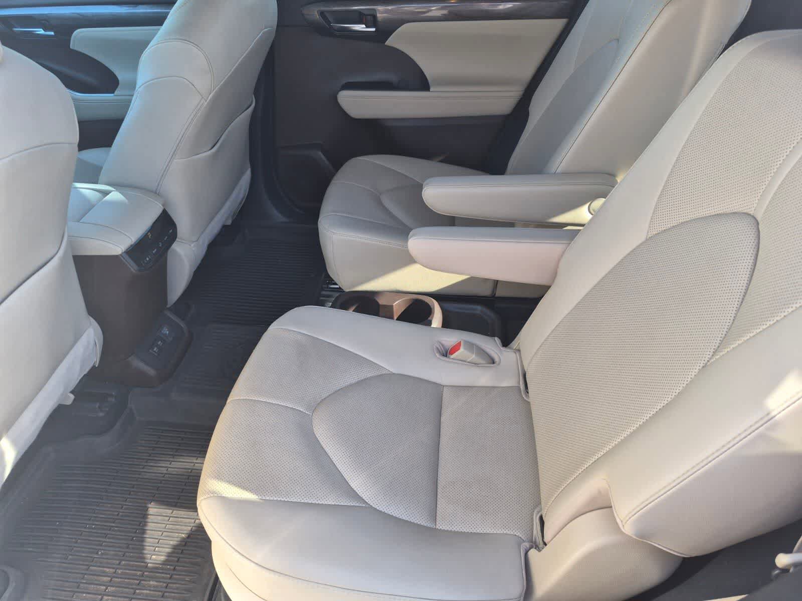 Used 2021 Toyota Highlander Limited FWD image 8