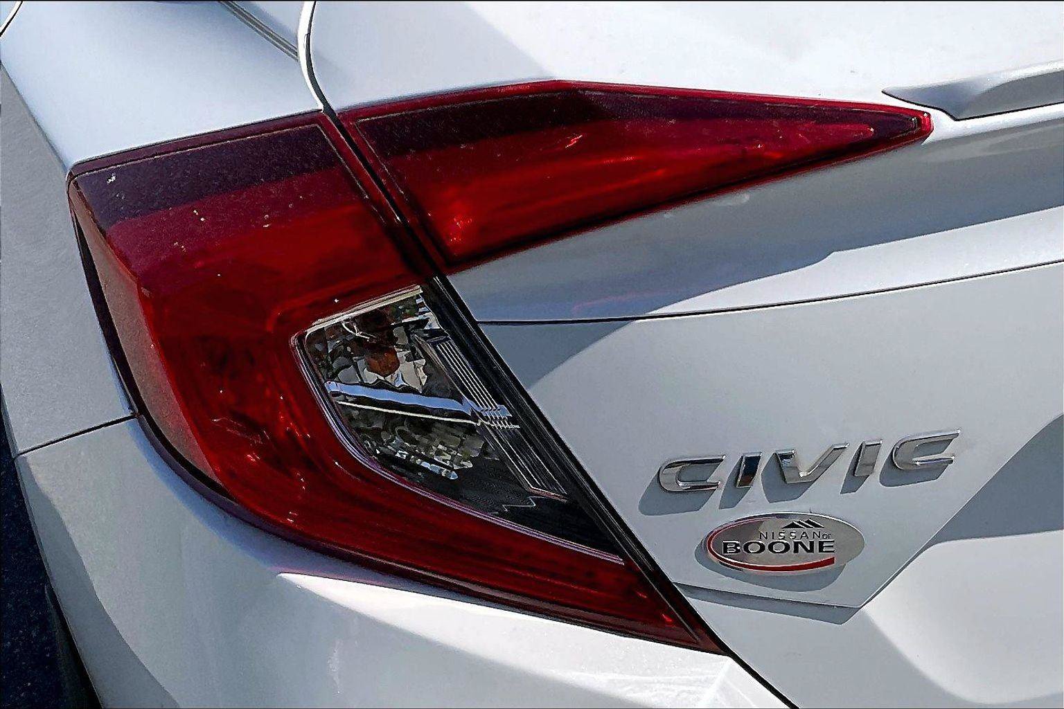 Used 2019 Honda Civic Touring image 30