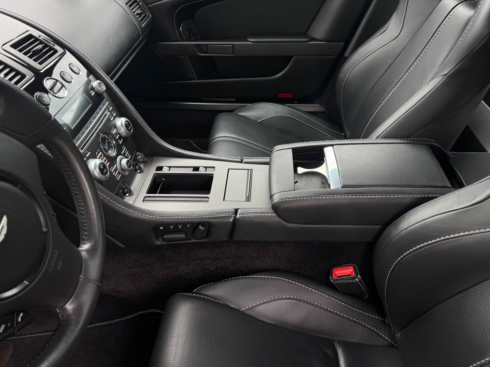 Used 2015 Aston Martin V8 Vantage GT image 12