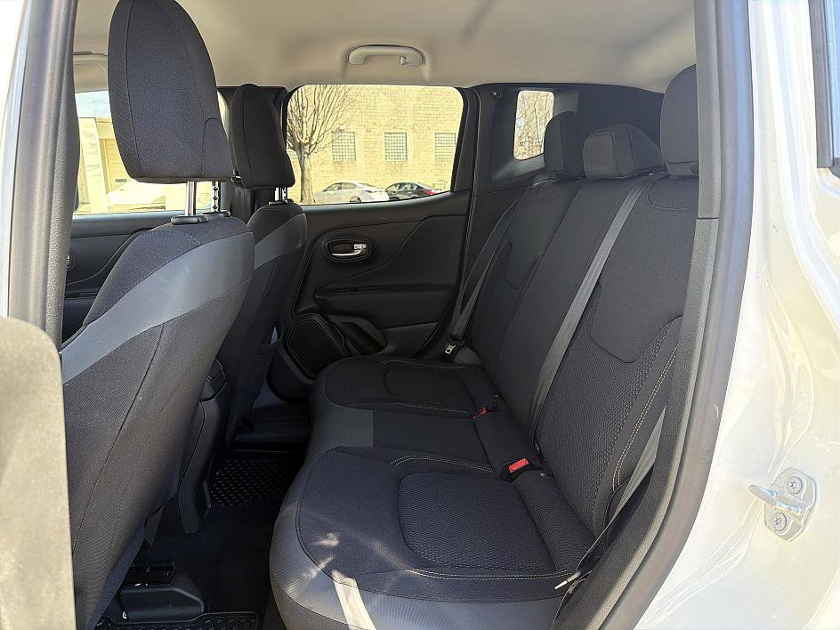 Used 2023 Jeep Renegade Latitude w/ Premium Group image 12