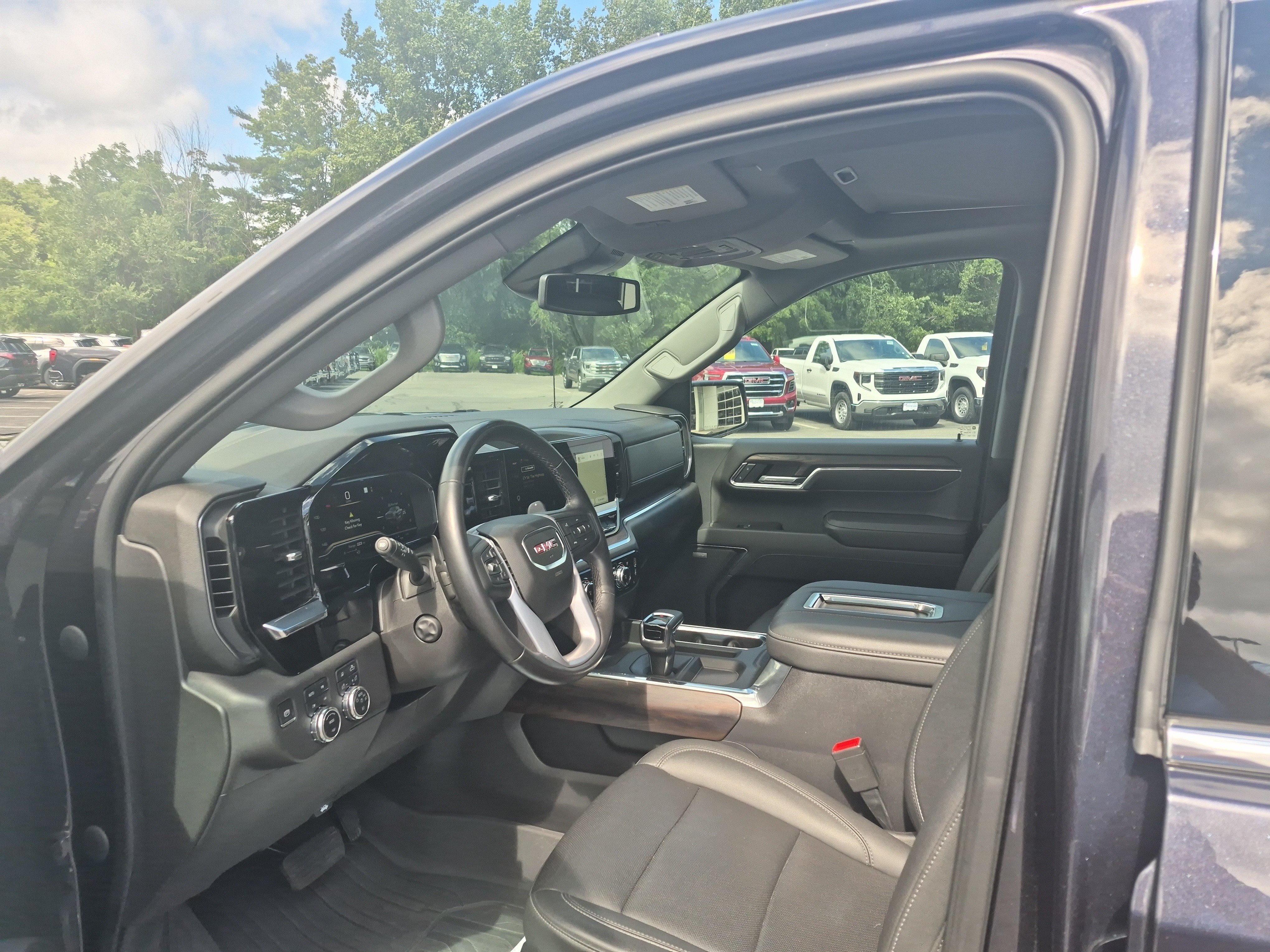 Certified 2022 GMC Sierra 1500 SLT w/ SLT Convenience Package AWD/4WD image 10