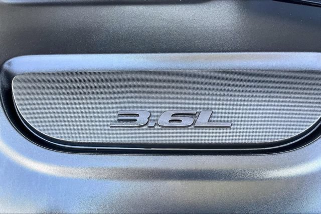 Used 2023 Chrysler Pacifica Touring-L FWD image 32