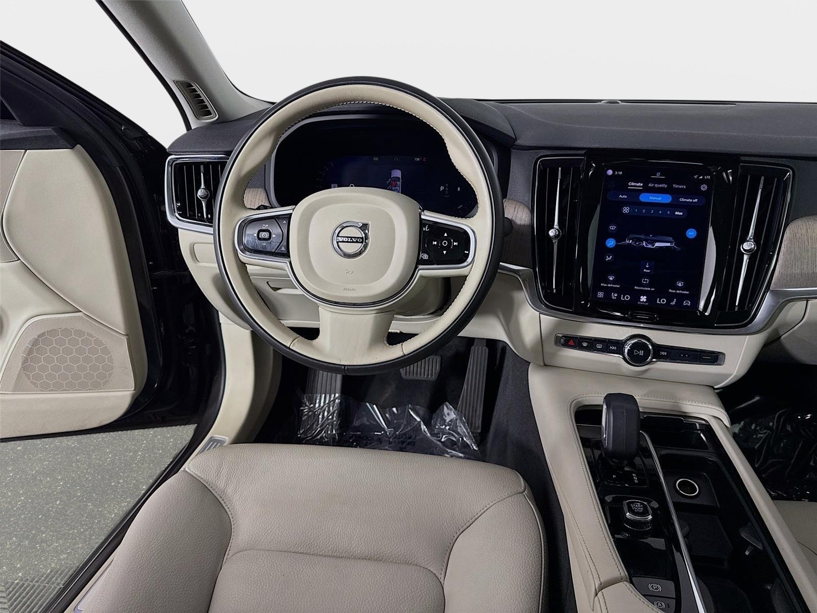 Used 2023 Volvo S90 B6 Plus AWD/4WD image 25