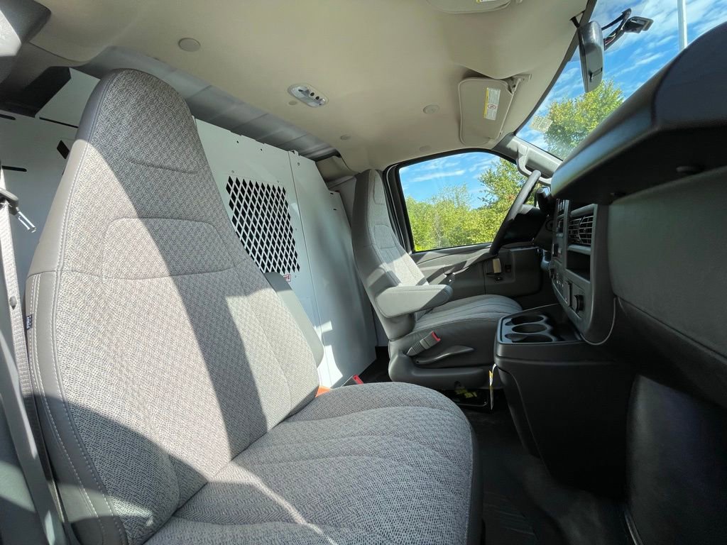 New 2025 Chevrolet Express 3500 w/ Driver Convenience Package RWD image 11