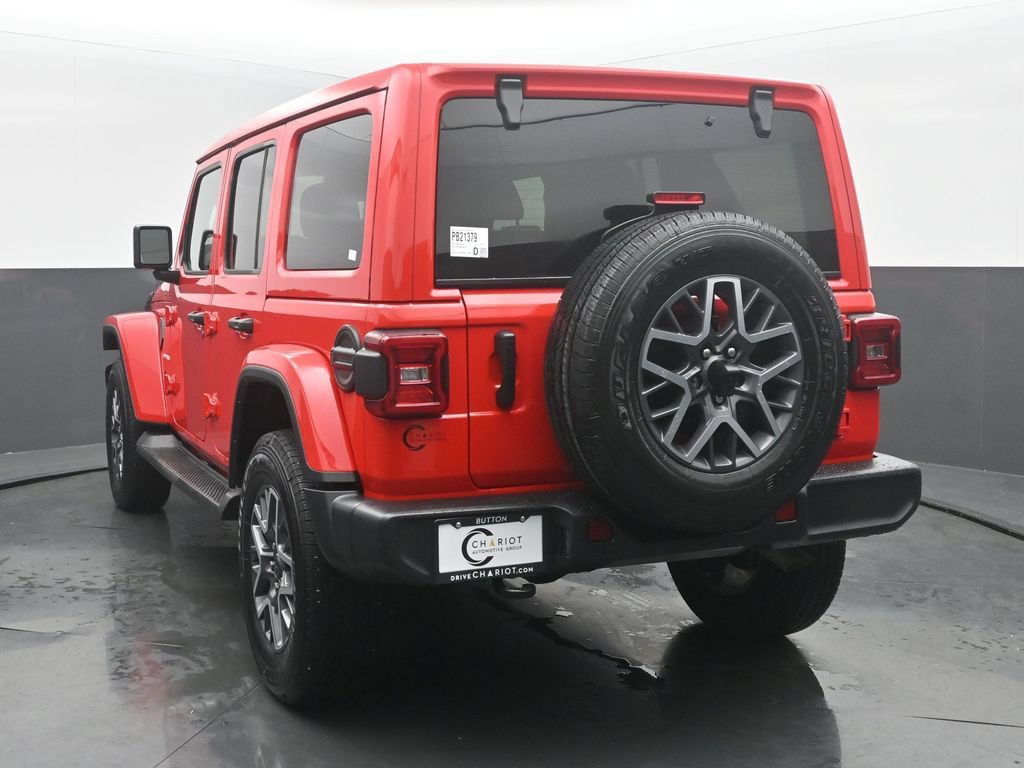 Used 2024 Jeep Wrangler Unlimited Sahara w/ Technology Group AWD/4WD image 4