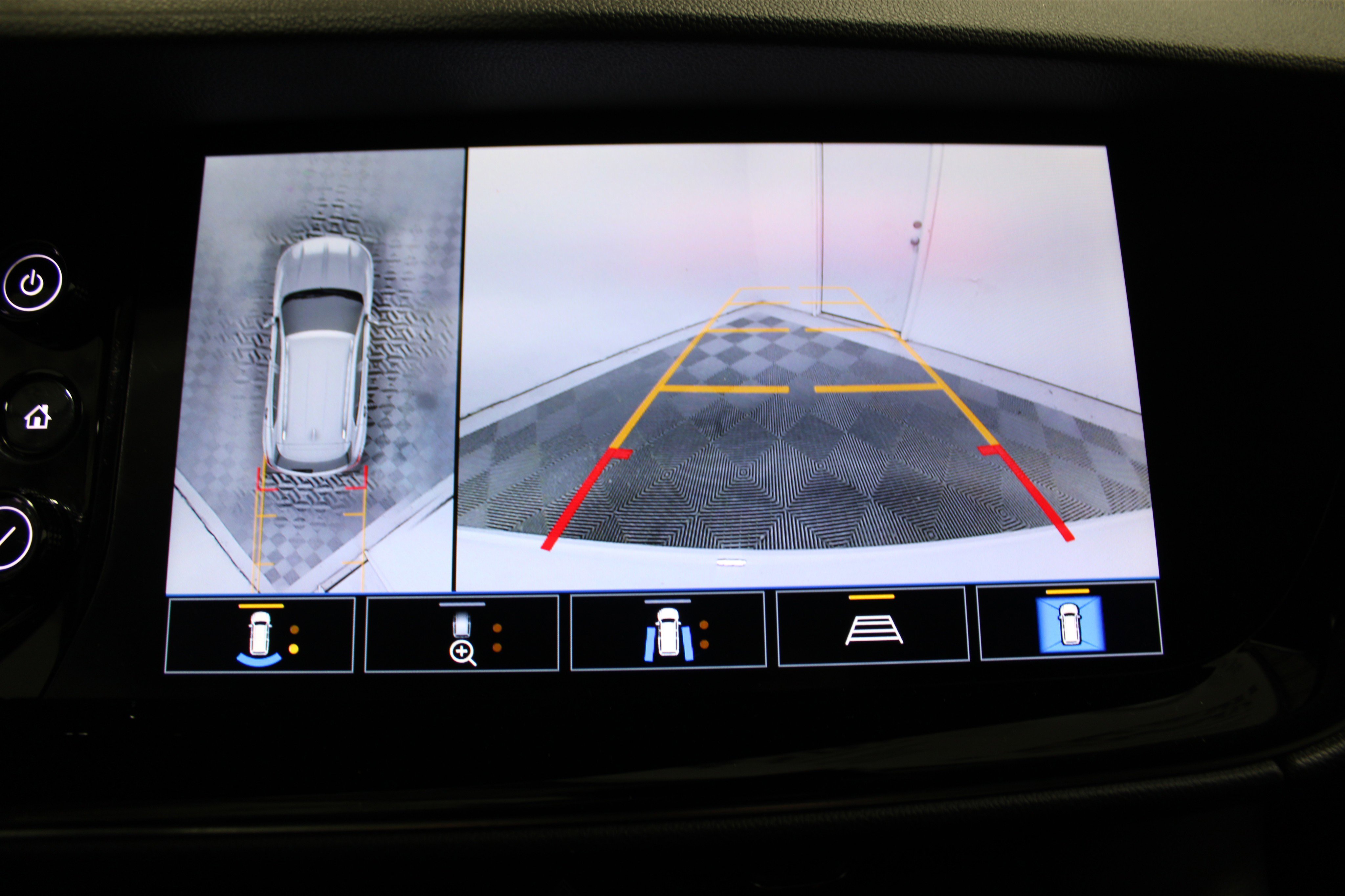 Used 2021 Buick Envision Avenir w/ Technology Package II image 15