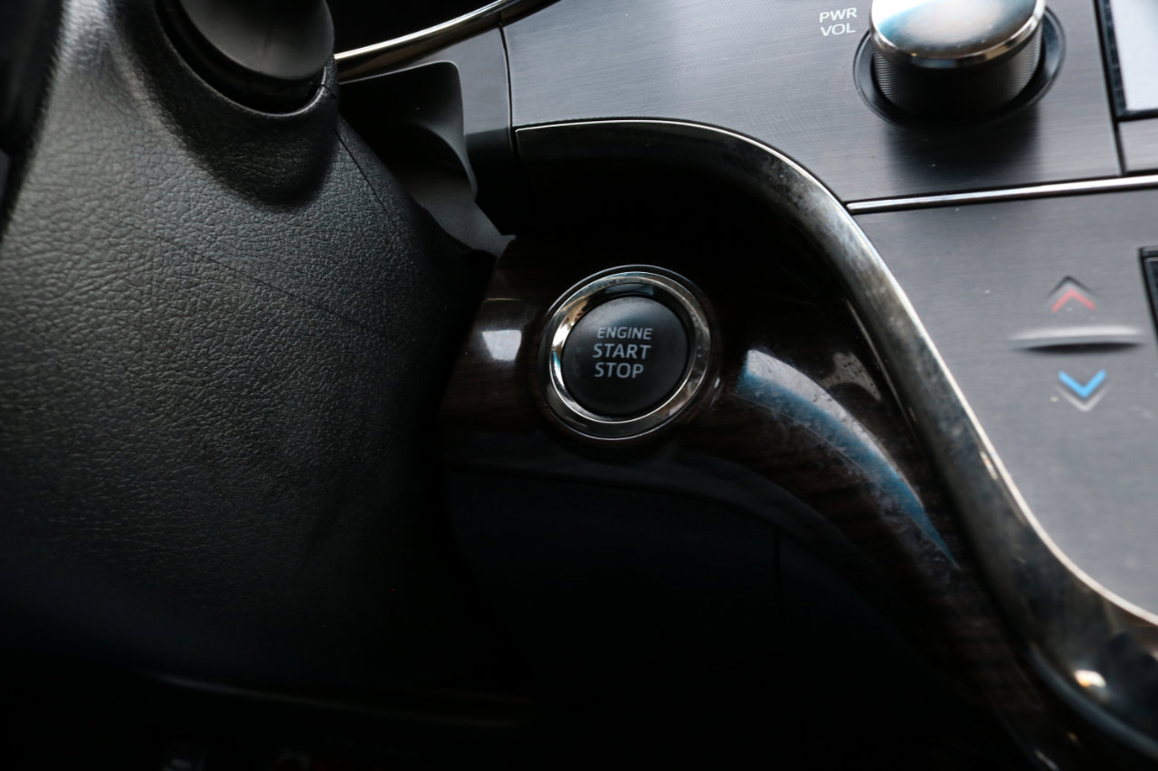 Used 2014 Toyota Avalon Limited image 25