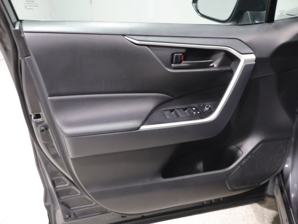 Used 2025 Toyota RAV4 LE AWD/4WD image 13