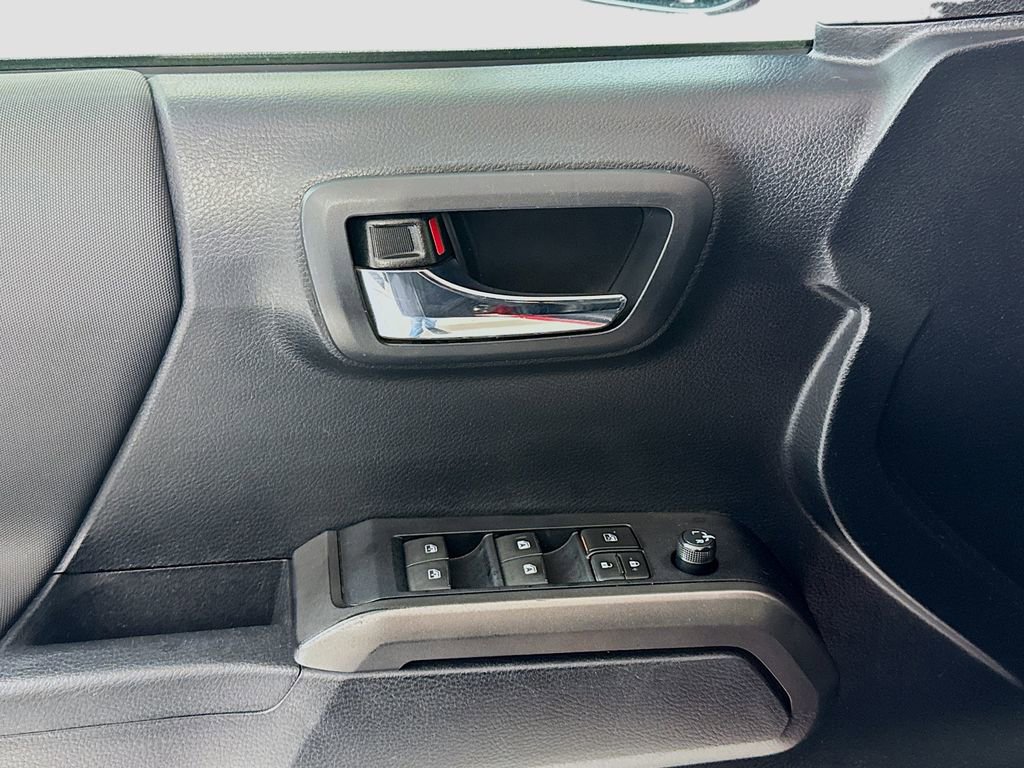 Used 2019 Toyota Tacoma TRD Off-Road w/ TRD Premium Off Road Package image 15