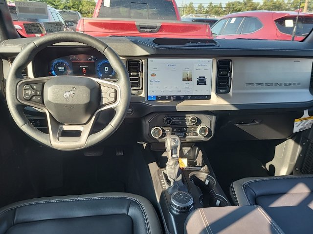 Used 2025 Ford Bronco Outer Banks AWD/4WD image 6