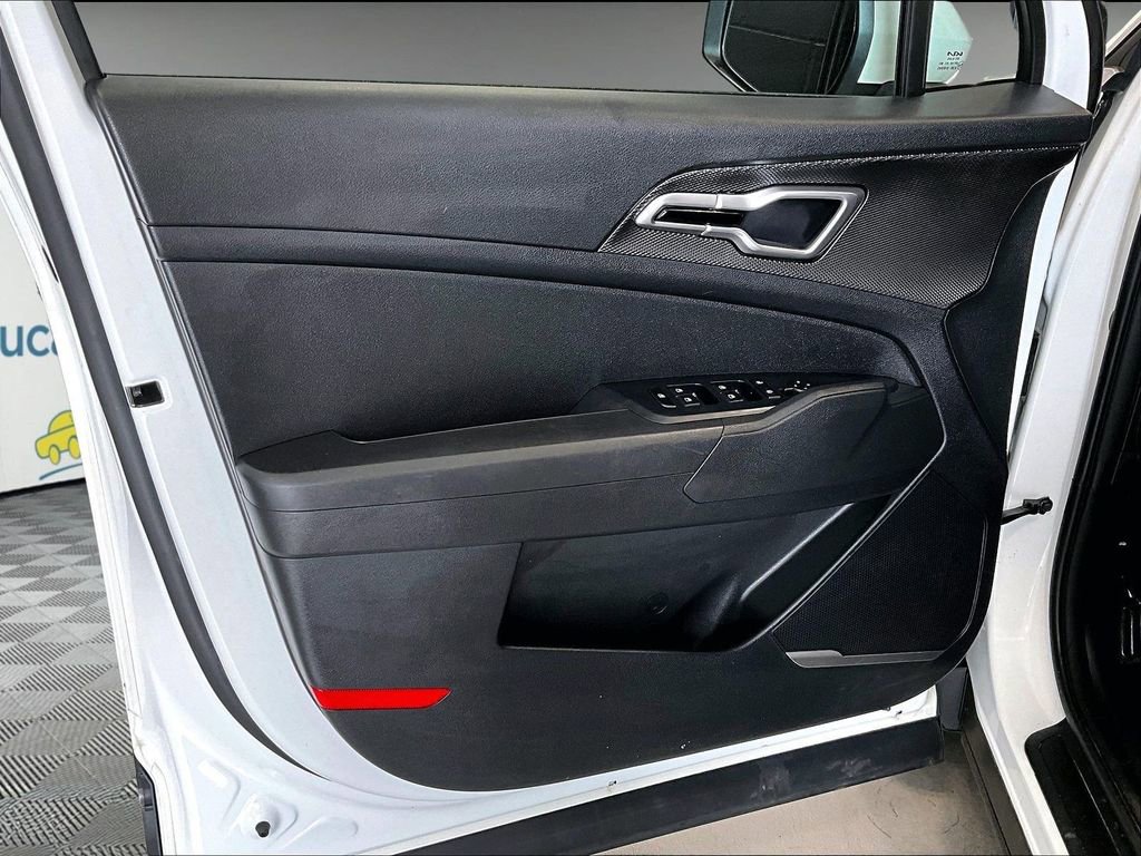 Used 2023 Kia Sportage LX image 8