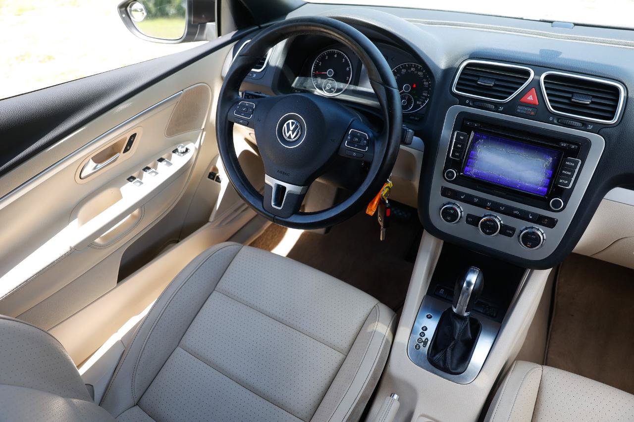 Used 2013 Volkswagen Eos Komfort FWD image 21