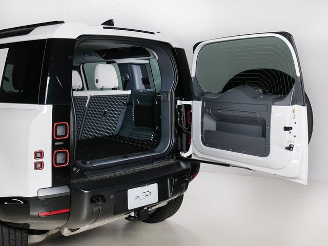 New 2026 Land Rover Defender 110 X-Dynamic SE AWD/4WD image 32