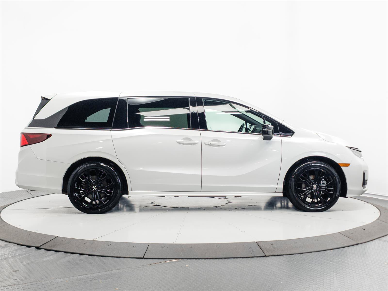 Used 2025 Honda Odyssey Sport-L image 14