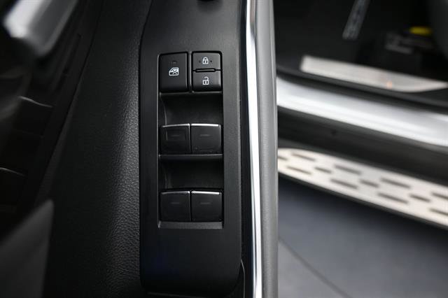 Used 2021 Toyota Highlander Limited FWD image 6