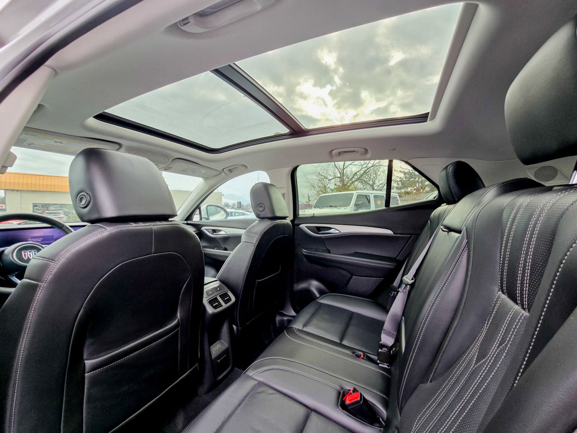 Used 2024 Buick Envision Avenir image 16