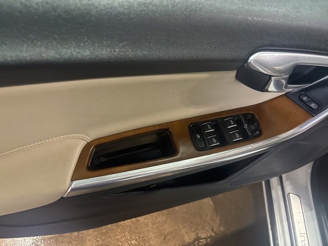 Used 2016 Volvo S60 T5 Inscription Platinum w/ Climate Package image 16