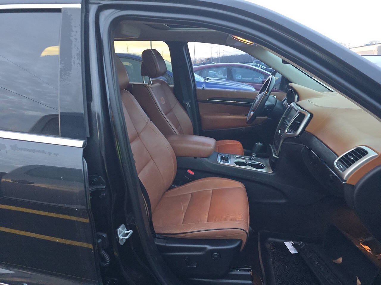 Used 2013 Jeep Grand Cherokee Overland AWD/4WD image 6