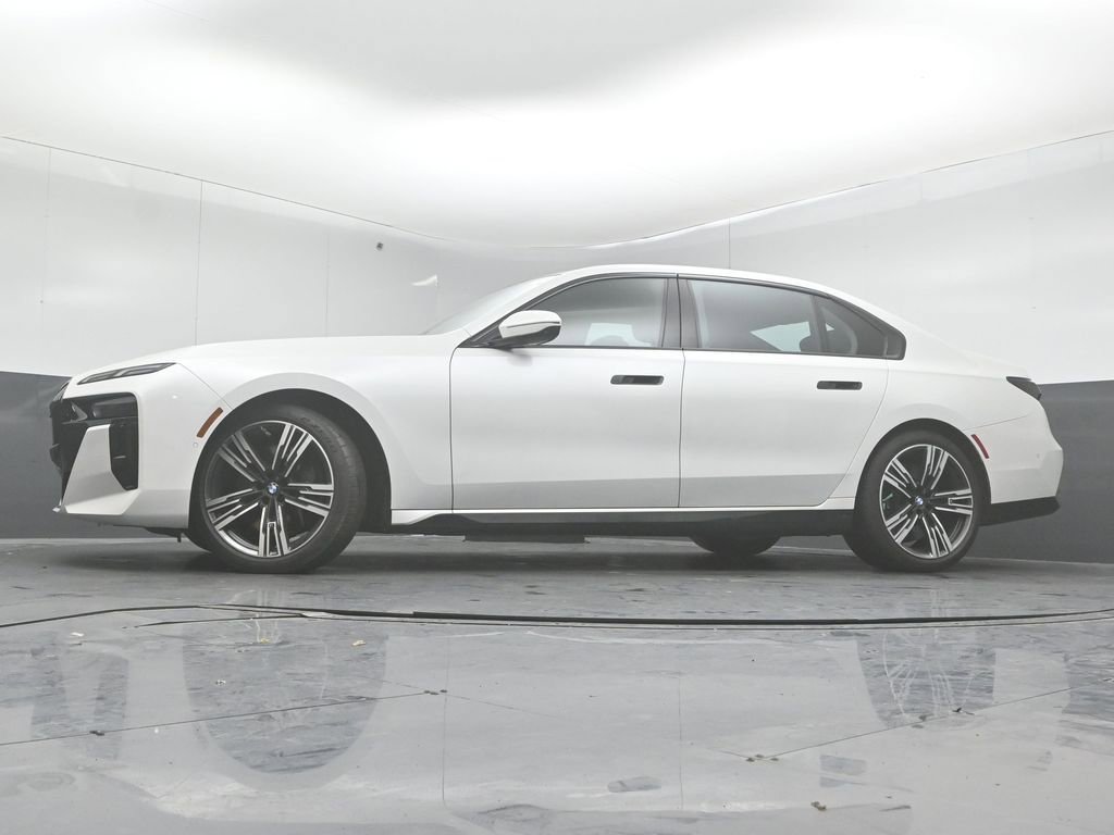 Used 2023 BMW 760i xDrive w/ Luxury Rear Seating Package image 39