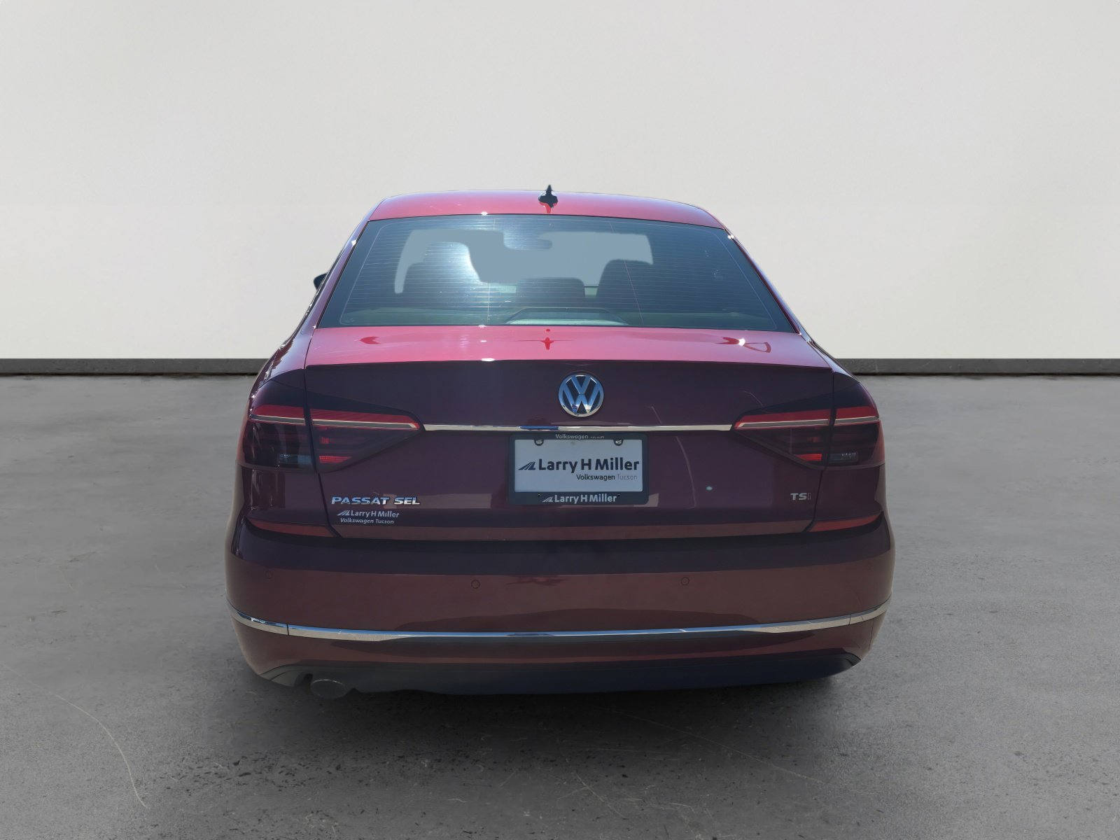 Used 2018 Volkswagen Passat 2.0T SEL Premium FWD image 4