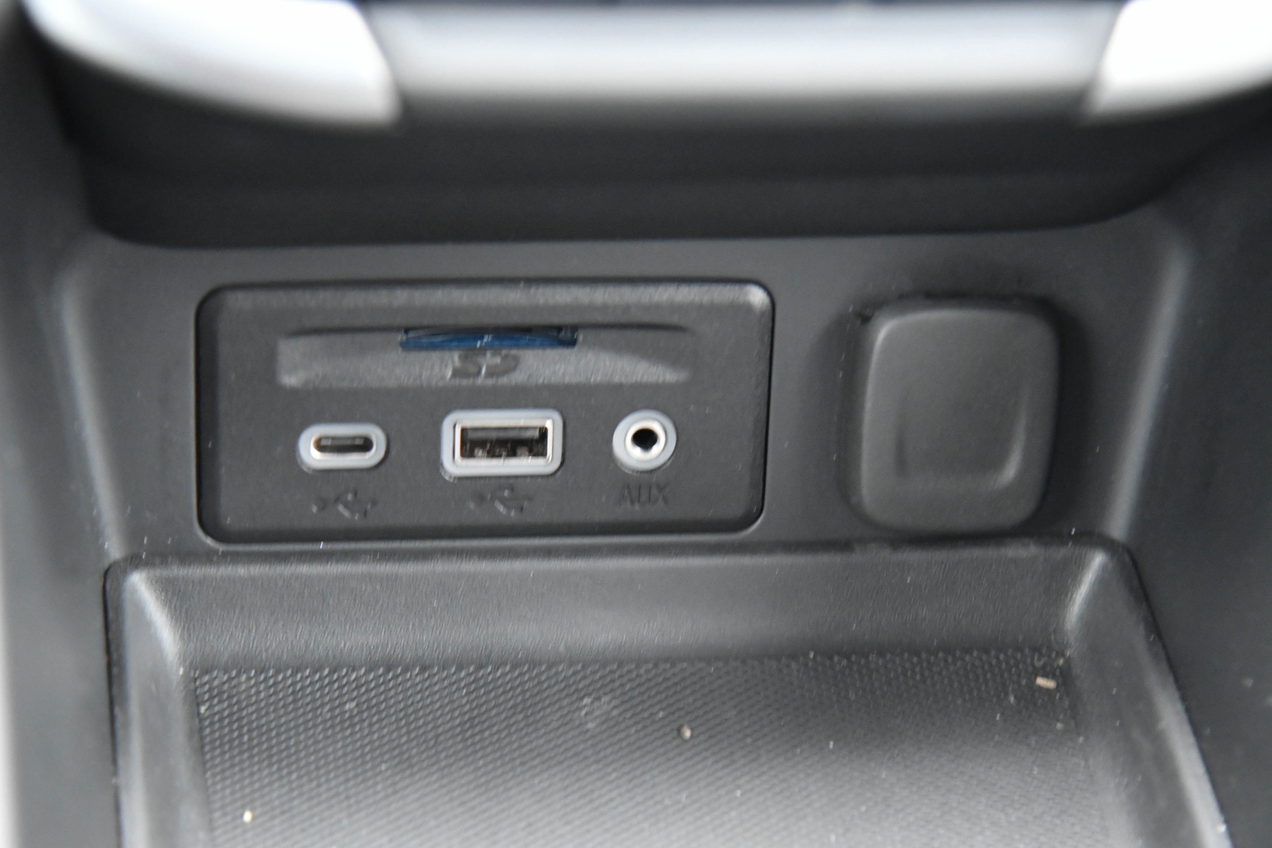 Used 2024 GMC Terrain SLT image 26