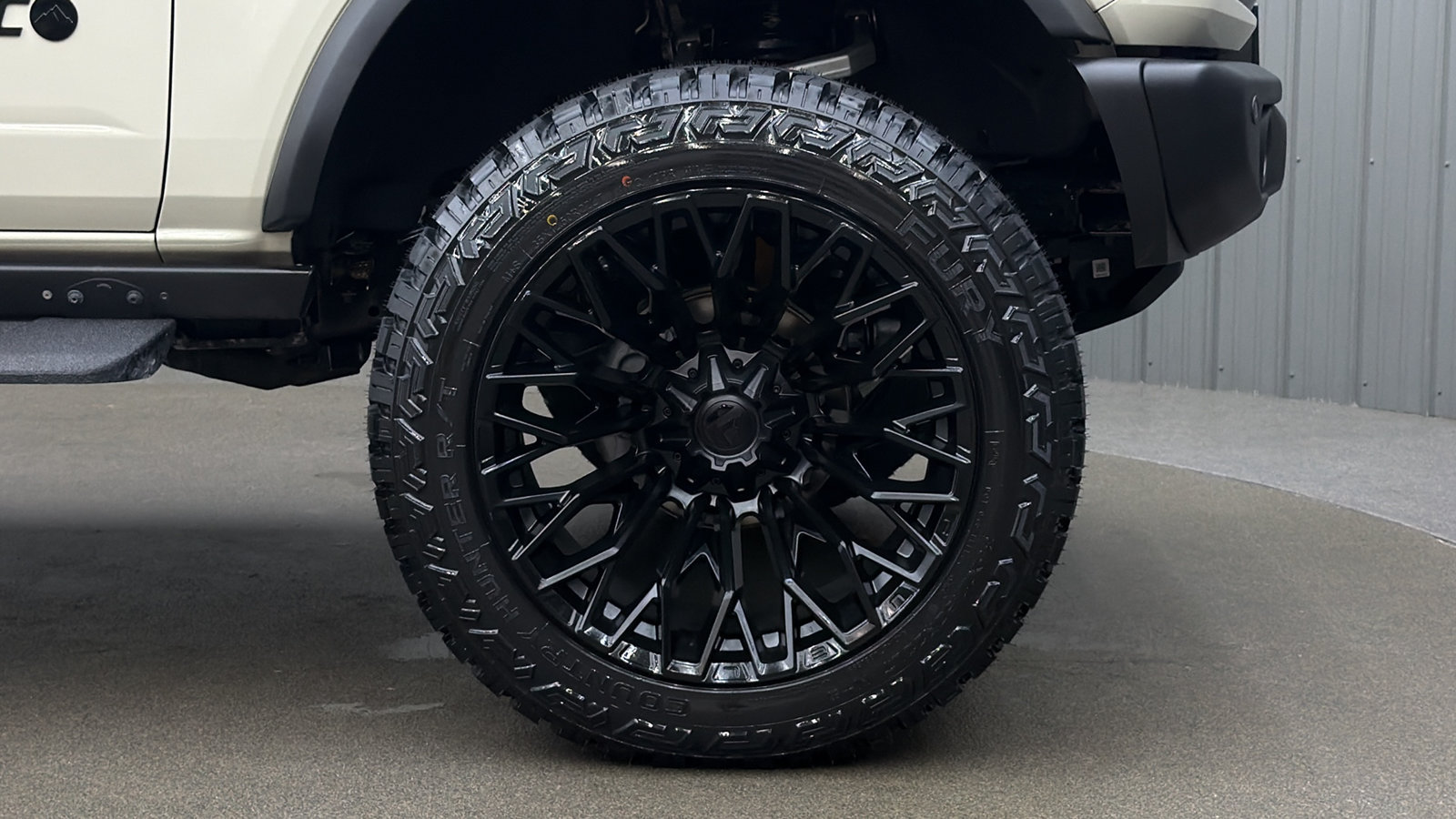 Used 2025 Ford Bronco Badlands AWD/4WD image 9