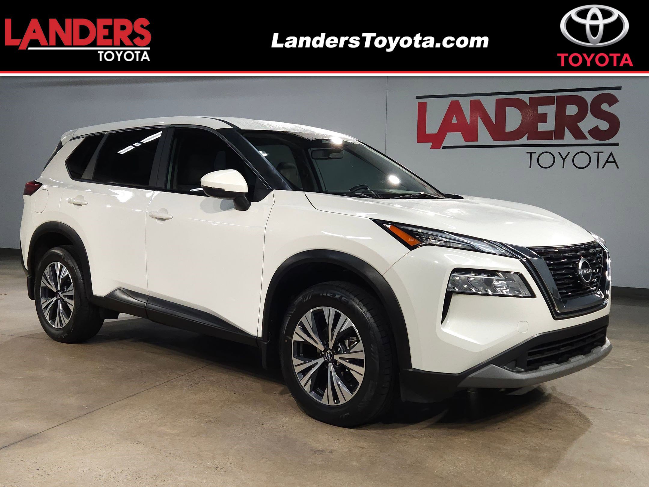 Used 2023 Nissan Rogue SV image 1