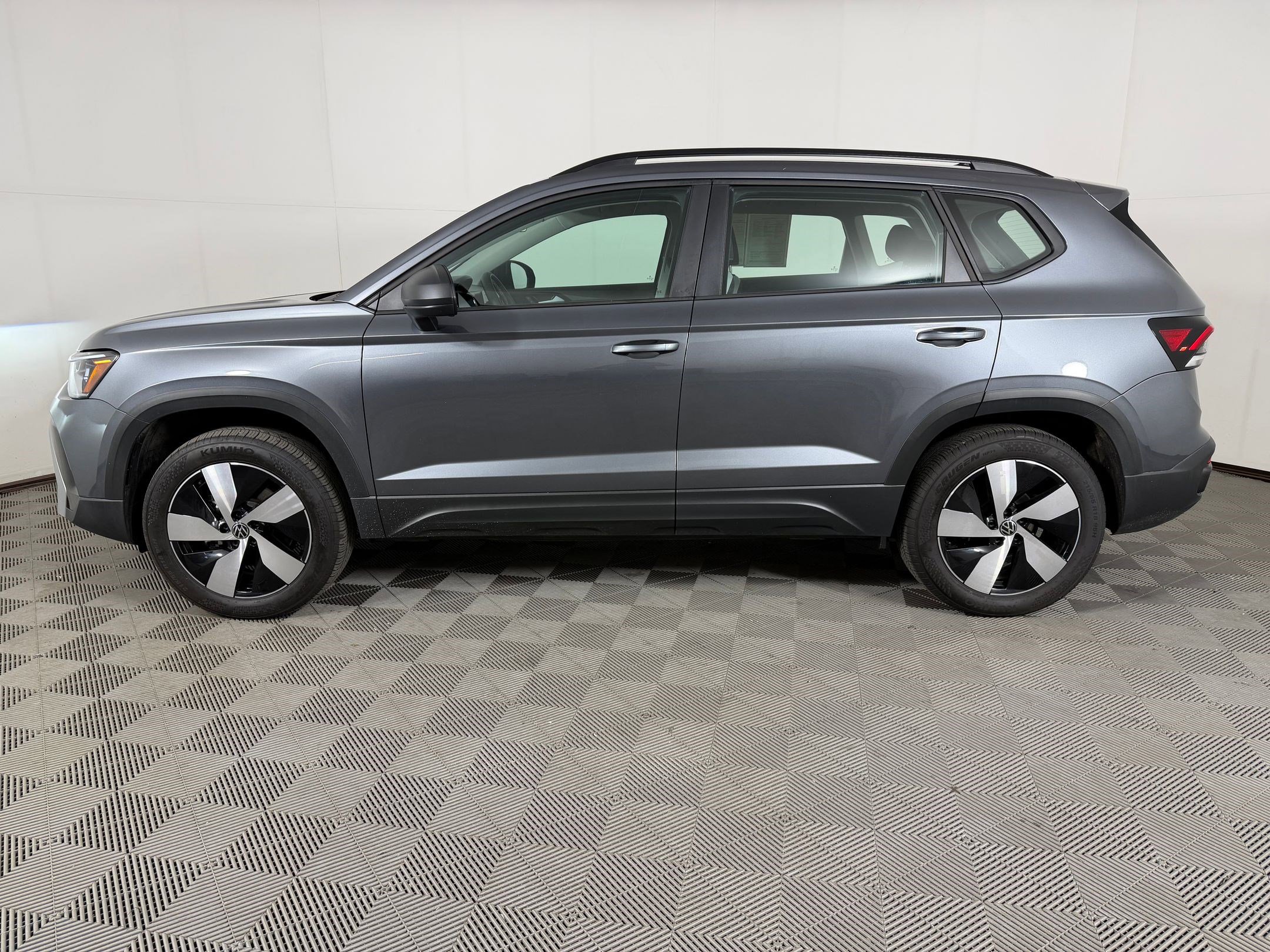 Used 2025 Volkswagen Taos S AWD/4WD image 2