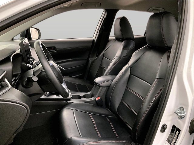 Used 2026 Toyota Corolla Cross LE AWD/4WD image 24