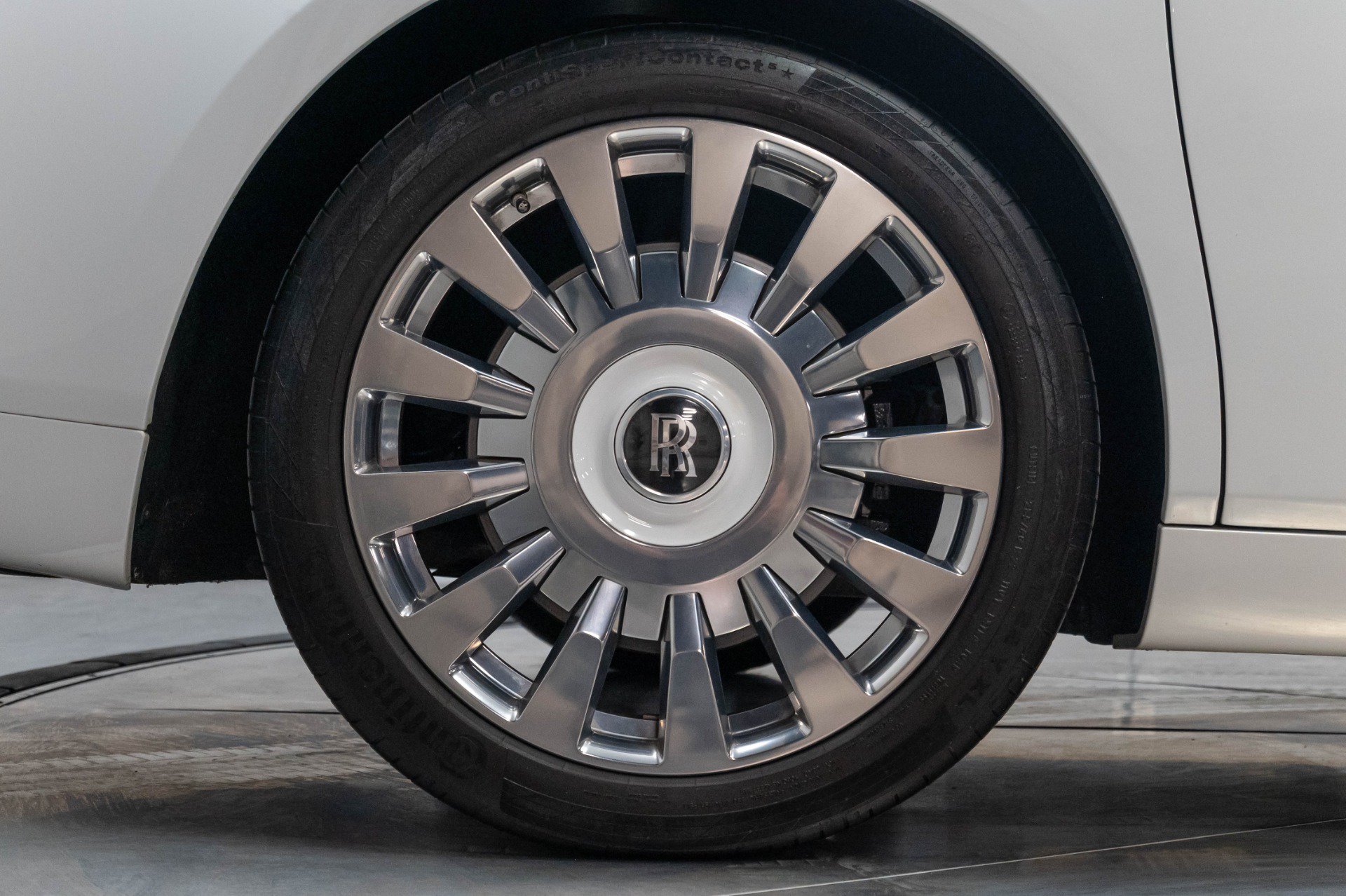 Used 2019 Rolls-Royce Phantom Sedan RWD image 45