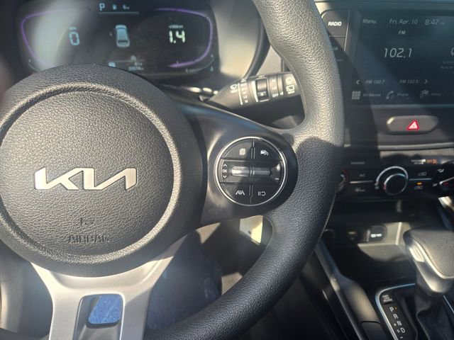 Used 2025 Kia Soul LX w/ LX Technology Package FWD image 15