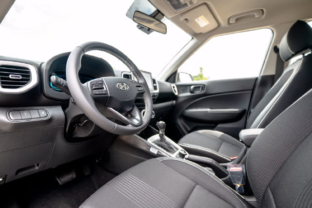 New 2026 Hyundai Venue SEL FWD image 4