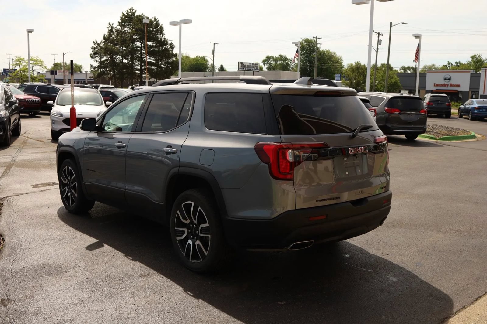 Used 2021 GMC Acadia SLE w/ Driver Convenience Package AWD/4WD image 8