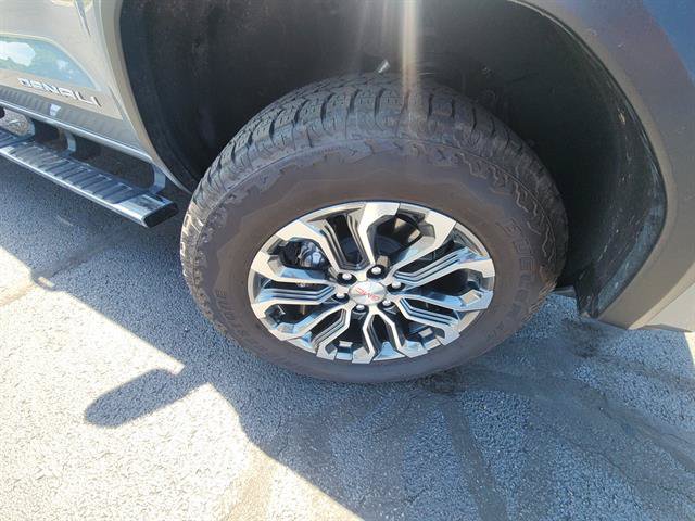 Used 2025 GMC Canyon Denali AWD/4WD image 9