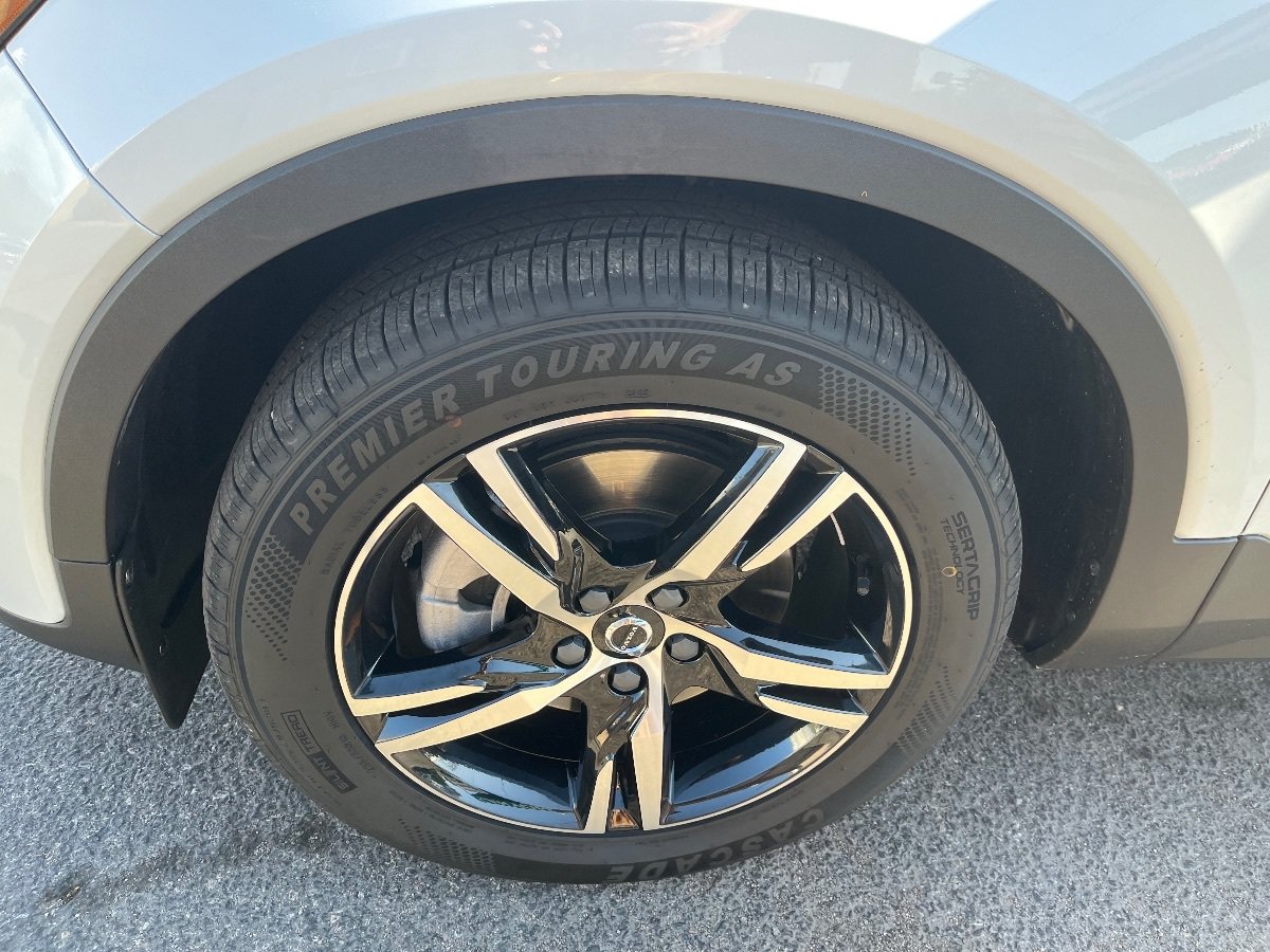 Used 2023 Volvo XC40 B5 Plus AWD/4WD image 43
