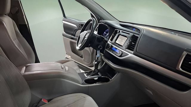 Used 2014 Toyota Highlander Plus AWD/4WD image 12