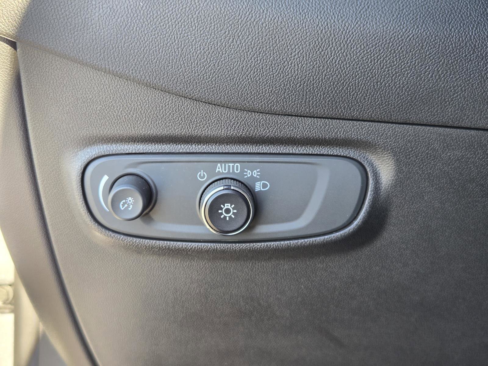 Used 2023 Chevrolet Equinox LS w/ LS Convenience Package image 18