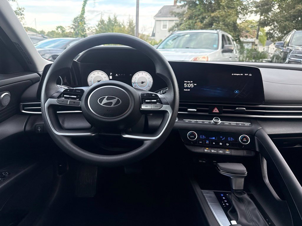 Used 2024 Hyundai Elantra SEL FWD image 23