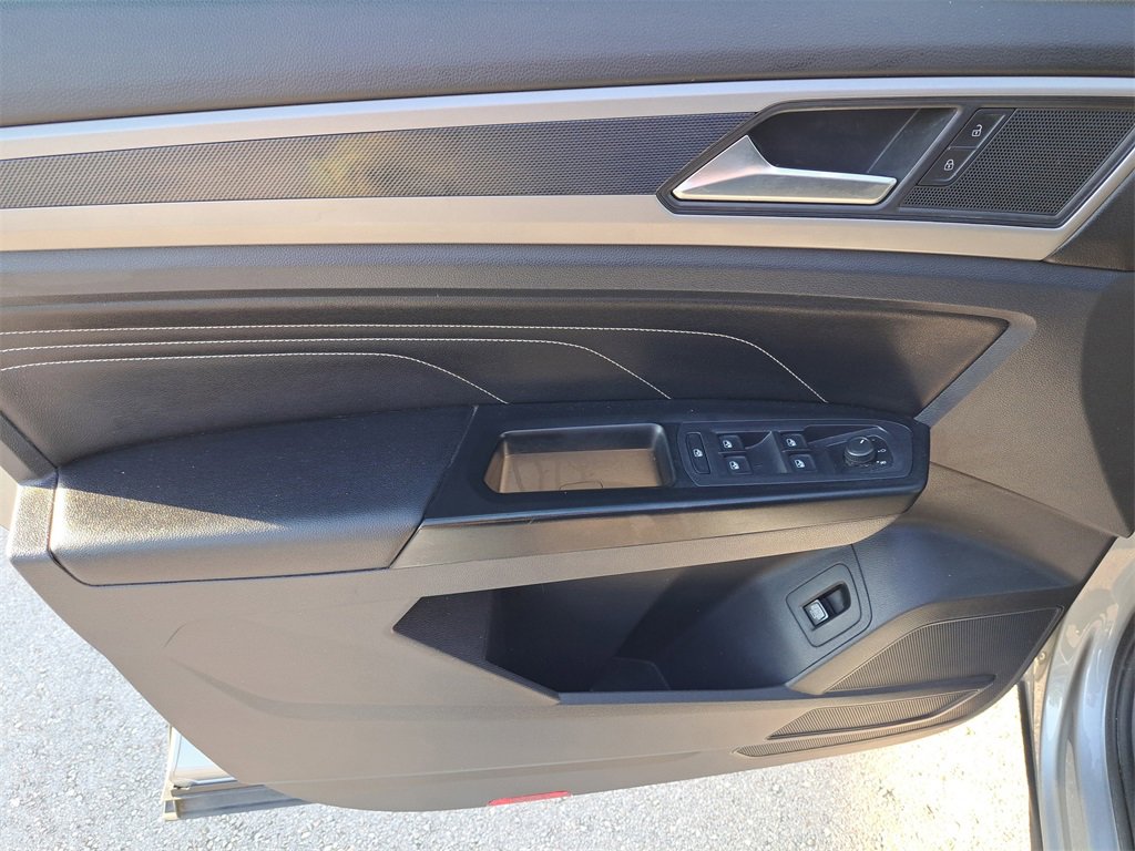 Used 2020 Volkswagen Atlas Cross Sport SEL image 16