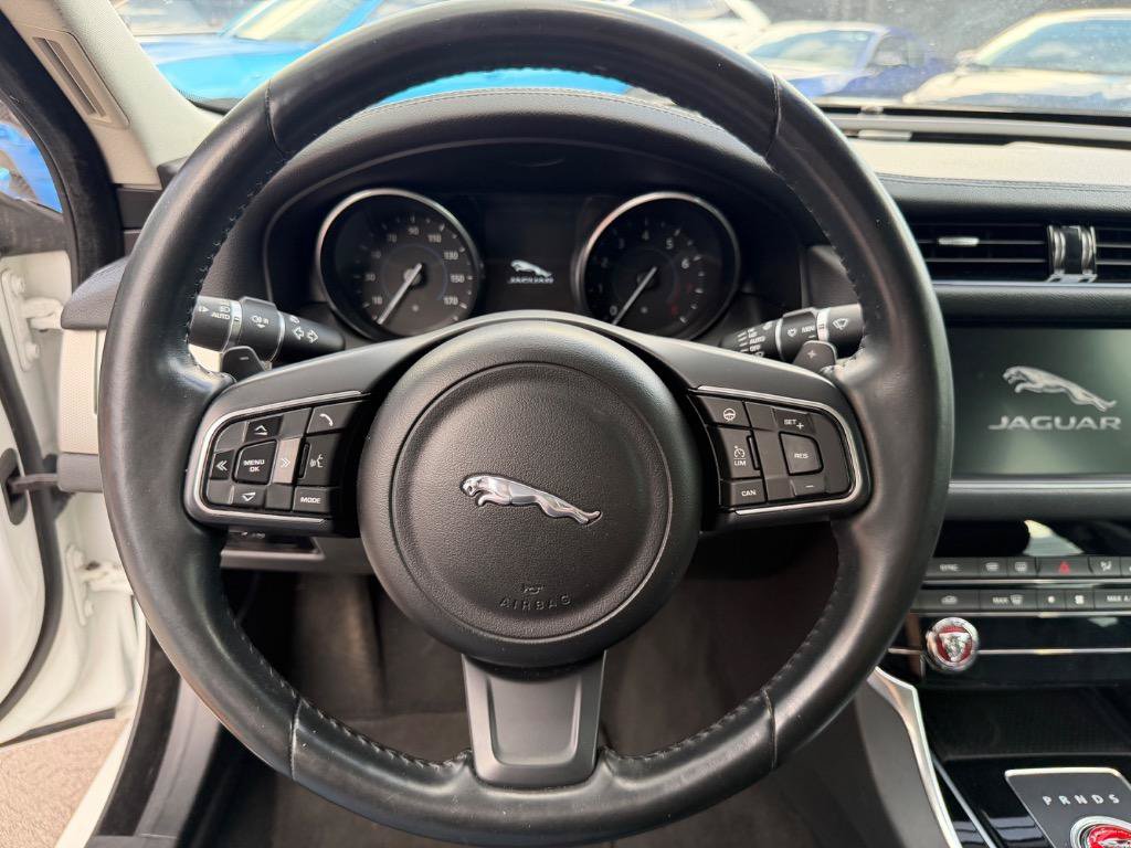 Used 2016 Jaguar XF Prestige AWD/4WD image 19