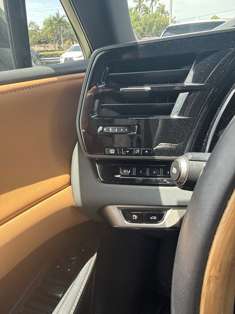 Used 2024 Lexus RX 350h w/ Accessory Package (Z1) AWD/4WD image 4