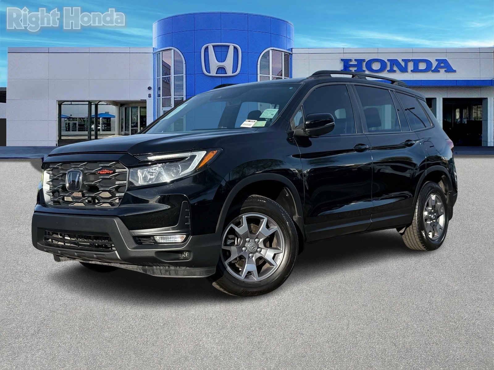 Used 2023 Honda Passport TrailSport image 2