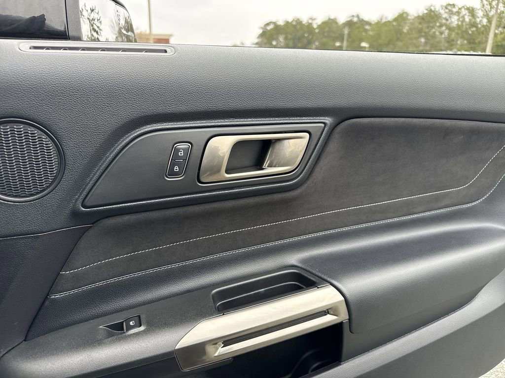 Used 2018 Ford Mustang Shelby GT350 w/ Convenience Package image 25