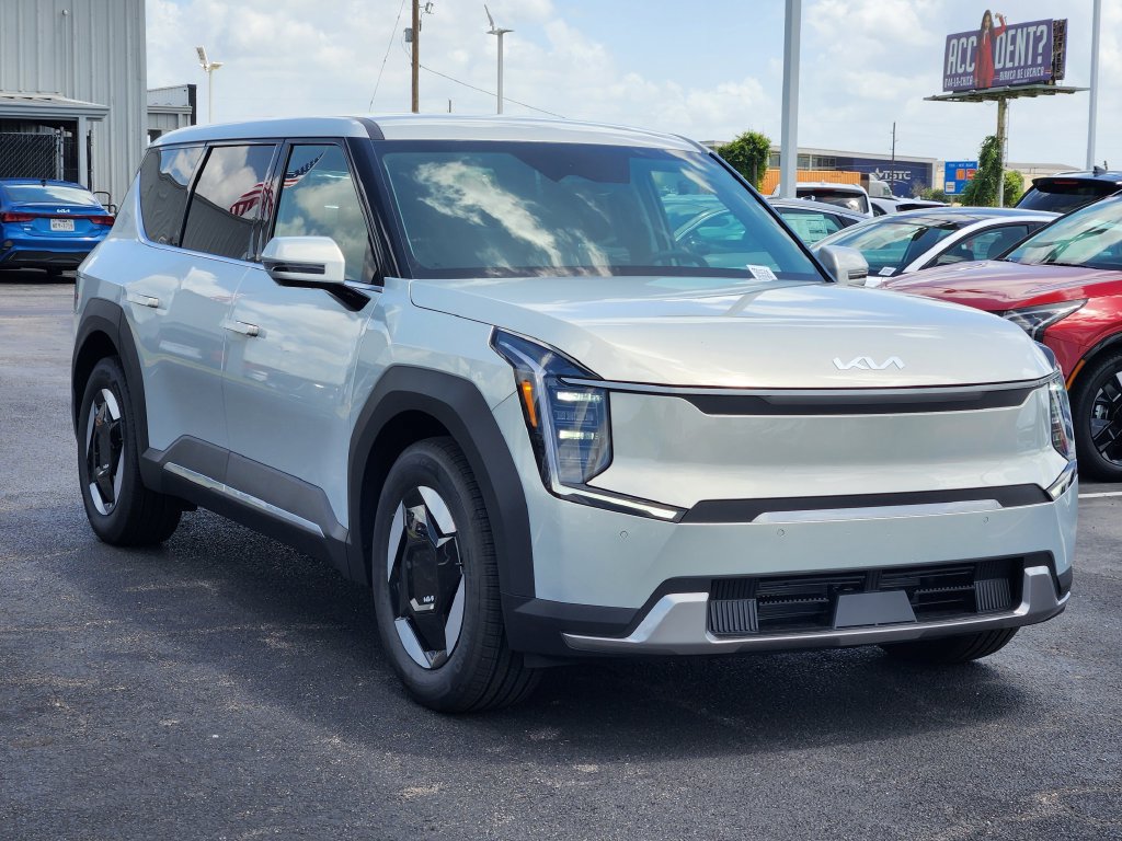 New 2026 Kia EV9 Light RWD image 2