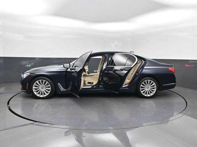 Used 2018 BMW 740i w/ Executive Package RWD image 47